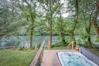 Magical Mountain Riverfront Retreat near Blue Ridge Georgia with Unforgettable Views! - Mineral Bluff - 8