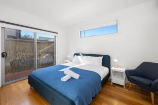Anderson Central Townhouse - Walk to Shops & Beach - 1