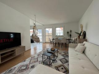 Cozy-Livings viel Platz, großer Balkon, STELLPLATZ, Küche - Bad Homburg vor der Höhe - 0