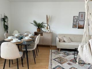 Cozy-Livings viel Platz, großer Balkon, STELLPLATZ, Küche - Bad Homburg vor der Höhe - 1