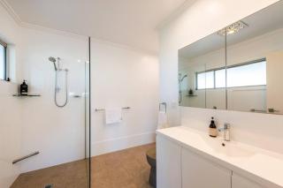 BAY PROPERTIES . Tusk Yamba - Yamba - 3