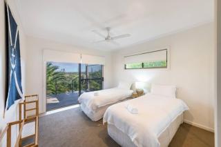 BAY PROPERTIES . Tusk Yamba - Yamba - 1