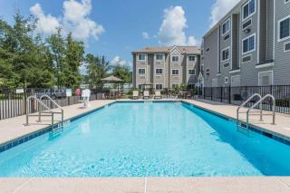 Microtel Inn & Suites by Wyndham Jacksonville Airport - 9