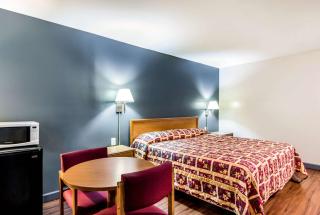 Brentwood Inn Richmond South - 1