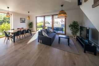 Dom na wzgórzu z widokiem na morze - Etezje Apartamenty - 9