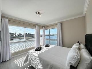 Leisure Apartment with Beautiful Water Views - 4