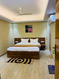 The Four Seasons Hotel - 7