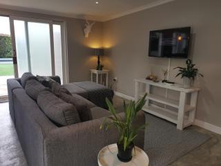 Gray Cottage - Strand - 5