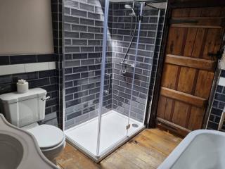 4 Bed Cottage - Sleeps 8 - Pets - Garden - Parking - 6