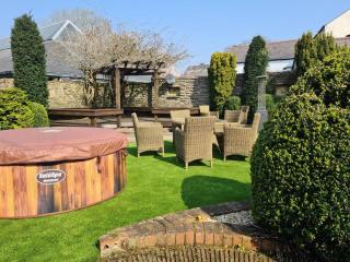 4 Bed Cottage - Sleeps 8 - Pets - Garden - Parking - 7
