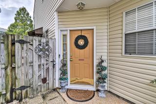 Hampton Home with Fireplace and Close to Beaches! - 8