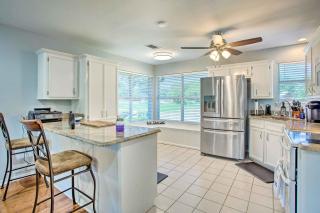 Lakefront Family Home with Boat Dock and Slip in Texas - Trinidad - 3