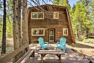 Charming Pinecrest Cabin with Private Deck - Strawberry - 8