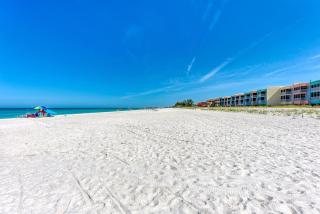 Bradenton Beach Club Bliss-3 Bedroom-2 Bathroom Condo-Elevator-2 Pools-Hottub-Private Beach Access - Bradenton Beach - 2