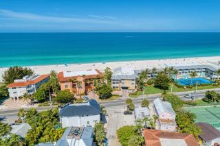 Bradenton Beach Club Bliss-3 Bedroom-2 Bathroom Condo-Elevator-2 Pools-Hottub-Private Beach Access - 1
