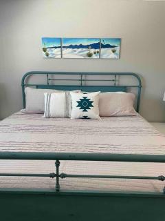 Comfy, contemporary quiet retreat vacation home with views - Albuquerque - 6