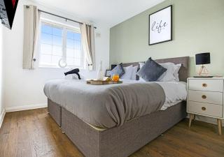 Walnut House - Close to City Centre - Free Parking, Fast Wifi and Smart TVs by Yoko Property - Milton Keynes - 6