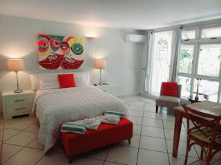 Sunflower Villa Studios - Palm-Eagle Beach - 0