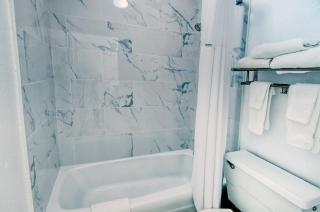 All-New, First Floor, Bunk Bed, Huge Pool, 70 inch TV, Tiki Bar! - Sarasota - 2
