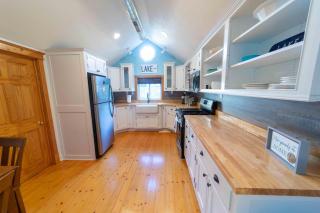 The charming Glenn Cottage! Walk to Lake Michigan! - Fennville - 4