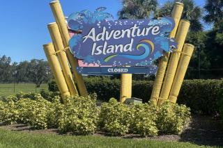 Adventure Awaits in Tampa Bay with Beautiful Decor 4BR with Backyard Oasis Near Busch Gardens & Adventure Island - Tampa - 4