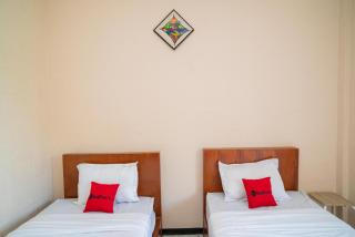 RedDoorz Plus Syariah At Lotus Hotel Bojonegoro - Bojonegoro - 5