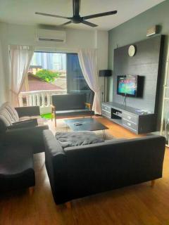 Omar's place 4 - Best view of KLCC Twin Towers. - 0