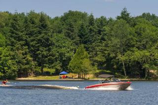 Appartement indépendant, terrasse couverte, rouge - 2