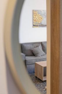 Lovely 2 bedroom rental in excellent location - 4