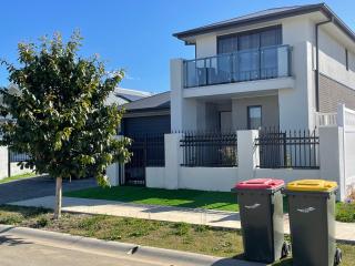 Waterside Holiday Home - Redcliffe - 0