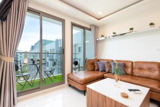 Rare XXXL Swimming Pools Resort - Free Fast WIFI - Top Floor Pool View Balcony - Pattaya Sud - 0