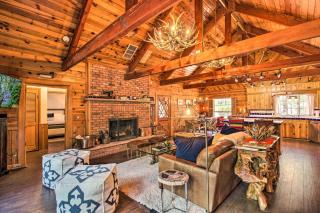 Lakeside Cabin with Deck Less Than 1 Mi to Rainbow Lake! - Lake of the Woods - 7