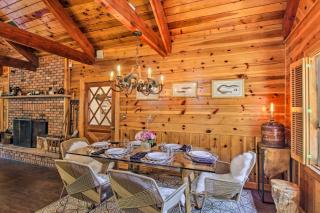 Lakeside Cabin with Deck Less Than 1 Mi to Rainbow Lake! - Lake of the Woods - 9