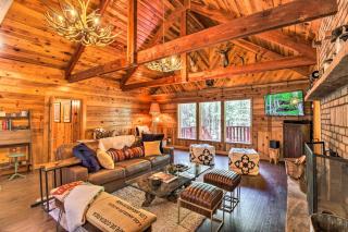 Lakeside Cabin with Deck Less Than 1 Mi to Rainbow Lake! - Lake of the Woods - 4