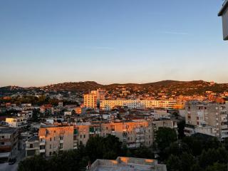 Lovely 2 bedroom condo with free parking - Vlorë - 9