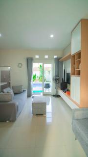 Vila Dolby with Private Pool by Masterpiece Villa - Batu - 5