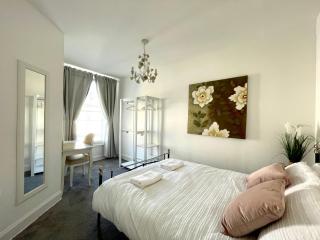 South Bridge Apartment - 1