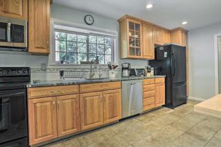 Serene Hopatcong Cottage with 50-Foot Dock! - 2