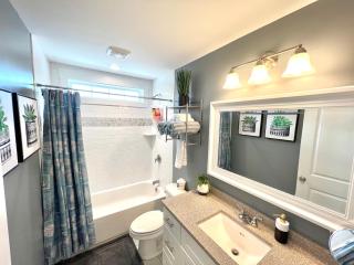 Stylish Cozy Tree House Pet Friendly!!! - Wilmington - 3