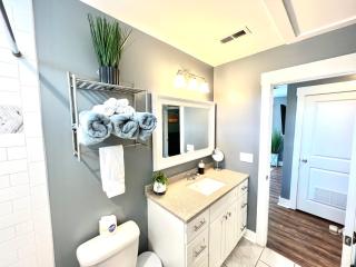 Stylish Cozy Tree House Pet Friendly!!! - Wilmington - 4