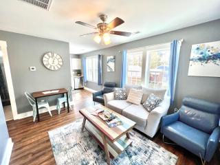 Stylish Cozy Tree House Pet Friendly!!! - 5