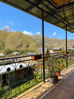 Ia's Guest House - Kazbegi - 1