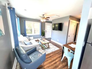 Stylish Cozy Tree House Pet Friendly!!! - Wilmington - 9
