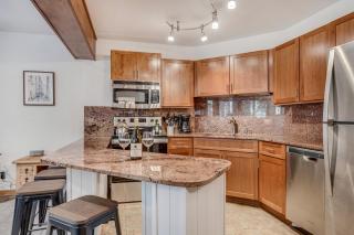 Laurelwood Condominiums 102 - 6