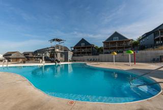 Brand New! Lake View with Arcade Game Room! Fully stocked kitchen! - Hollister - 8