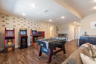 Brand New! Lake View with Arcade Game Room! Fully stocked kitchen! - Hollister - 3