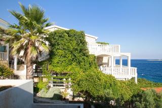 Apartments by the sea Milna, Vis - 2461 - Rukavac - 9
