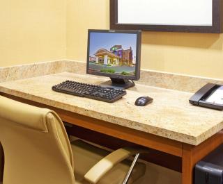 Holiday Inn Express & Suites Salinas by IHG - Salinas - 9
