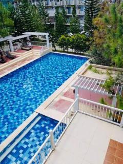 Studio Apartment with pool and gym by The Cusicks - 1