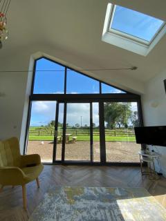 Cosy Cottage & Lake views - 0